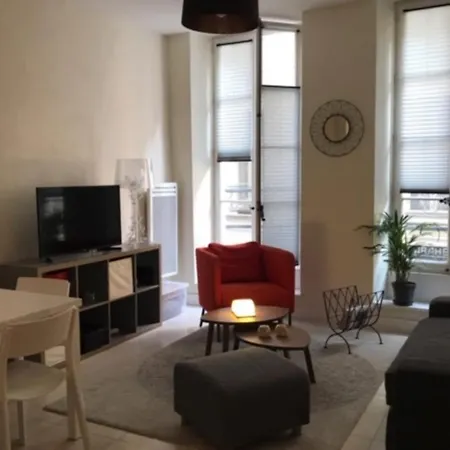 Apartment Cosy Apt In The Marais Paris